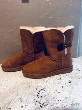 Like New! UGG Tan Bailey Button Boots size 10